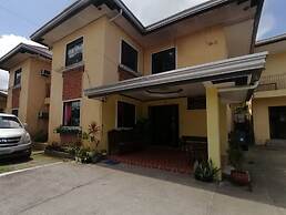 OYO 879  Lauriens Budget Hotel 2