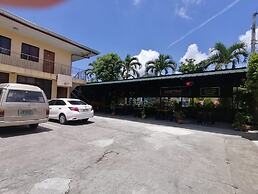 OYO 879  Lauriens Budget Hotel 2