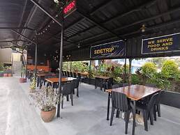 OYO 879  Lauriens Budget Hotel 2