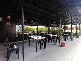 OYO 879  Lauriens Budget Hotel 2