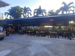 OYO 879  Lauriens Budget Hotel 2