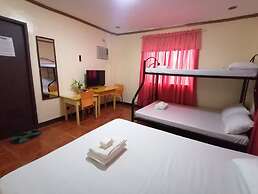 OYO 879  Lauriens Budget Hotel 2