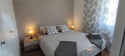 Stunning 2-bed House in Jezera With Sea Views