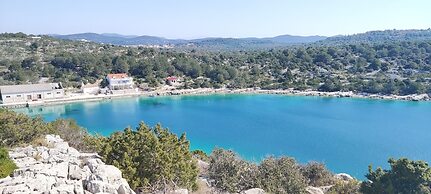 Stunning 2-bed House in Jezera With Sea Views