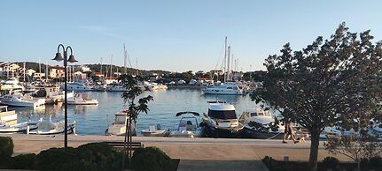 Stunning 2-bed House in Jezera With Sea Views