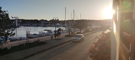 Stunning 2-bed House in Jezera With Sea Views