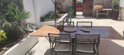 Stunning 2-bed House in Jezera With Sea Views