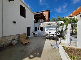 Stunning 2-bed House in Jezera With Sea Views