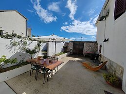 Stunning 2-bed House in Jezera With Sea Views