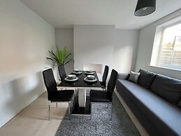 Bright & Airy 3BR Home with Parking
