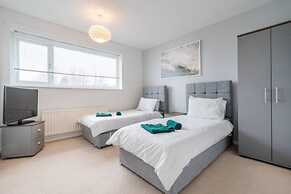 Bright & Airy 3BR Home with Parking