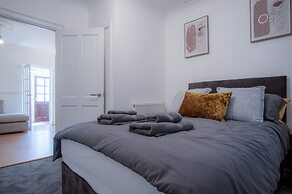 Ivy Cellar - 1 Bedroom Apartment - Tenby