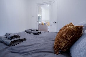 Ivy Cellar - 1 Bedroom Apartment - Tenby