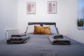 Ivy Cellar - 1 Bedroom Apartment - Tenby