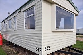 Caravan - Sleeps 4 - Parking - 10mins To Beach