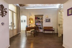 Florence Hideaway by Mmega