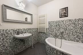 Florence Hideaway by Mmega