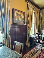 Huffman Manor Inn
