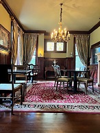Huffman Manor Inn