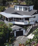 Bluff Hill Lighthouse B&B