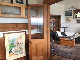 Bluff Hill Lighthouse B&B