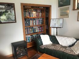 Bluff Hill Lighthouse B&B