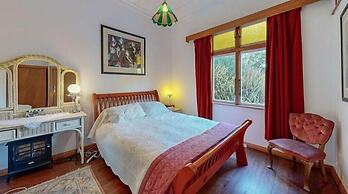 Bluff Hill Lighthouse B&B