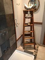 Bluff Hill Lighthouse B&B