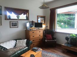 Bluff Hill Lighthouse B&B