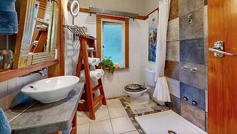 Bluff Hill Lighthouse B&B