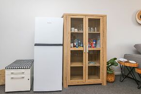 Inner City One Bedroom Apartment with Pool View 22