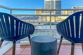 Inner City One Bedroom Apartment with Pool View 22