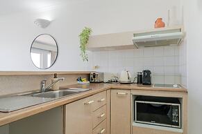 Inner City One Bedroom Apartment with Pool View 22