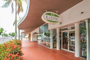 Inner City One Bedroom Apartment with Pool View 22