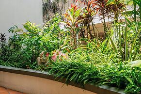Inner City One Bedroom Apartment with Pool View 22