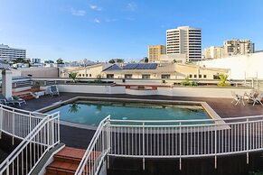 Inner City One Bedroom Apartment with Pool View 22