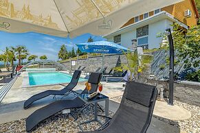 Pool & Whirlpool Villa Art Three