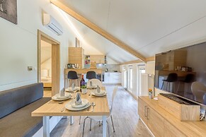 Pool & Whirlpool Villa Art Three