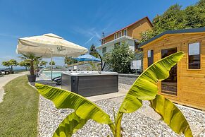 Pool & Whirlpool Villa Art Four