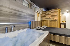 Pool & Whirlpool Villa Art Four