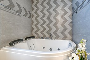 Pool & Whirlpool Villa Art Four