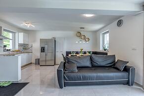 Pool & Whirlpool Villa Art Four