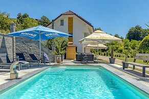 Pool & Whirlpool Villa Art Four