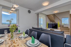 Pool & Whirlpool Villa Art Four
