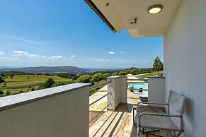 Pool & Whirlpool Villa Art Four