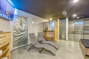 Pool & Whirlpool Villa Art Four