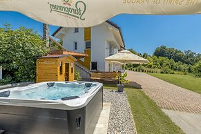 Pool & Whirlpool Villa Art Four