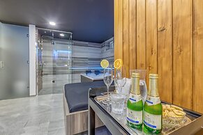 Pool & Whirlpool Villa Art Four