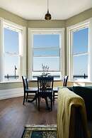 Luxe Beach Pad, Wow Sea Views at Coco By The Bay