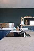 Luxury Beachfront Penthouse, Panoramic Sea Views